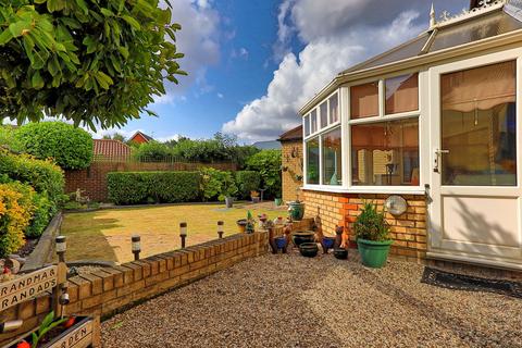 4 bedroom detached house for sale, Haltwhistle Road, Chelmsford CM3