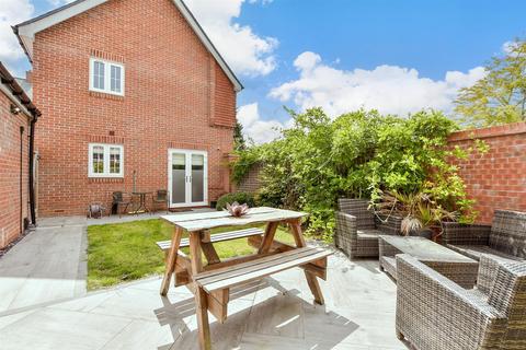 3 bedroom detached house for sale, Hewitts Road, Cranleigh, Surrey