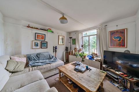 2 bedroom flat for sale, Fentiman Road, London SW8