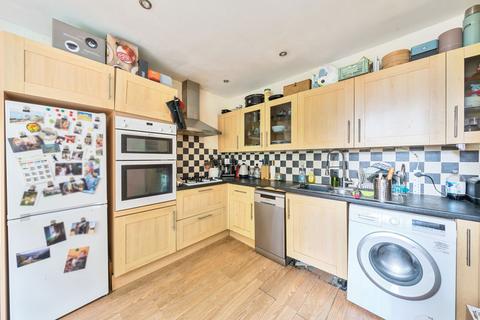 2 bedroom flat for sale, Fentiman Road, London SW8