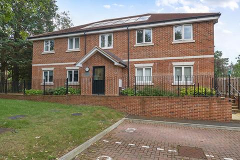 2 bedroom flat to rent, Minley Road, Hampshire GU51