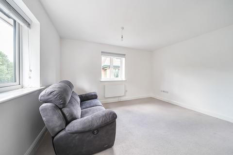 2 bedroom flat to rent, Minley Road, Hampshire GU51