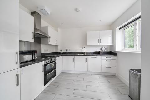 2 bedroom flat to rent, Minley Road, Hampshire GU51