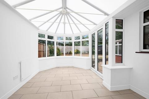 3 Apse Close, Wombourne, Wolverhampton, WV5 8BW