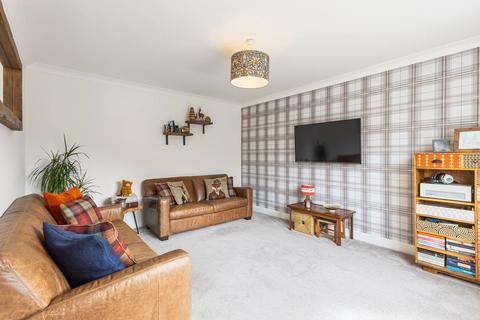 3 bedroom end of terrace house for sale, Keswick Drive, Wakefield WF2