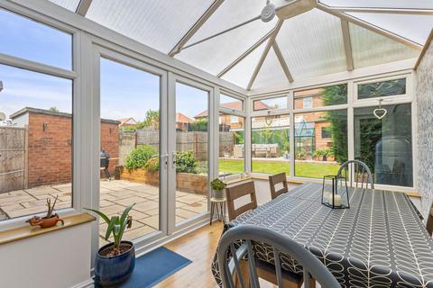 3 bedroom end of terrace house for sale, Keswick Drive, Wakefield WF2