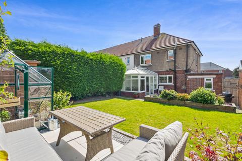 3 bedroom end of terrace house for sale, Keswick Drive, Wakefield WF2