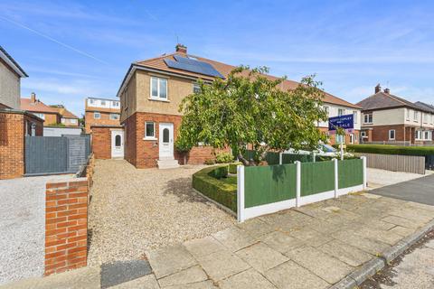 3 bedroom end of terrace house for sale, Keswick Drive, Wakefield WF2