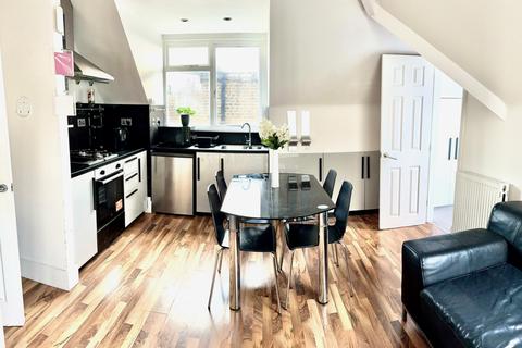 3 bedroom flat for sale, Corfton Road, London, W5