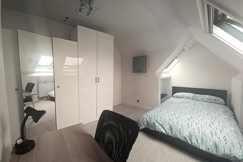 3 bedroom flat for sale, Corfton Road, London, W5