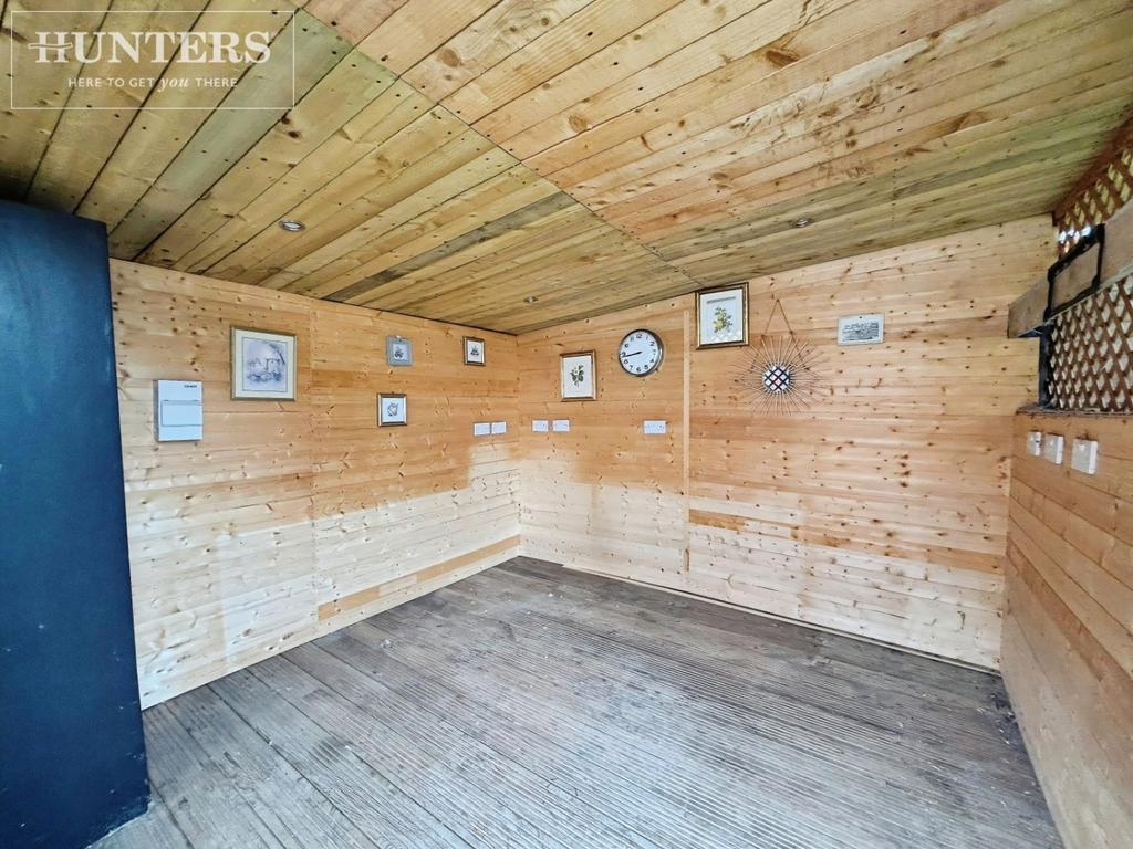 Pbox-bedroom-332427.JPG