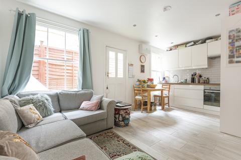 2 bedroom maisonette to rent, Durban Road, West Norwood, London, SE27