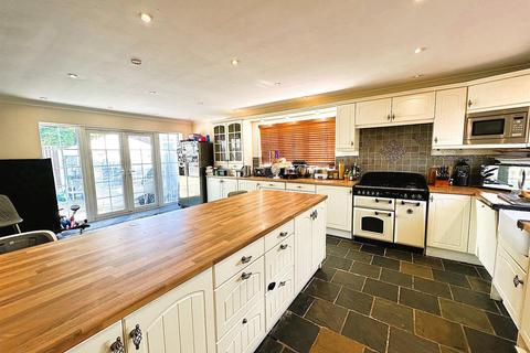 43 Holmcroft Way, Bromley, BR2 8AD