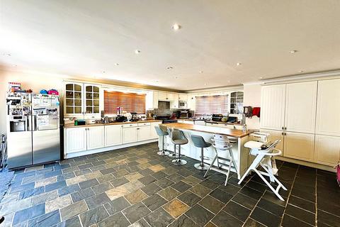 43 Holmcroft Way, Bromley, BR2 8AD