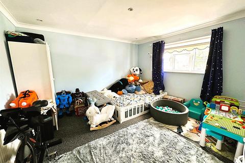 43 Holmcroft Way, Bromley, BR2 8AD
