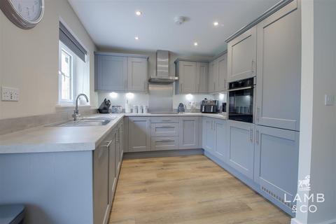 2 bedroom detached bungalow for sale, Parkgate Corner, Little Clacton CO16