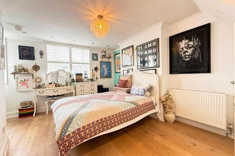 3 bedroom terraced house for sale, Nightingale Grove, London, SE13