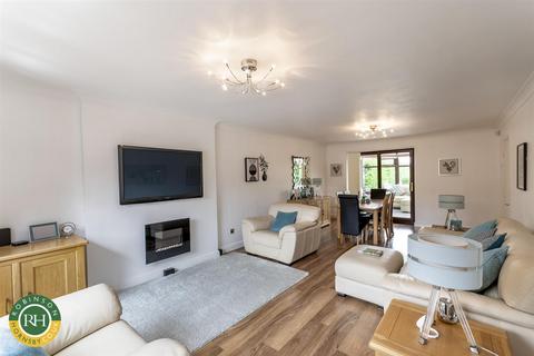 undefined, Lyndale Avenue, Edenthorpe, Doncaster