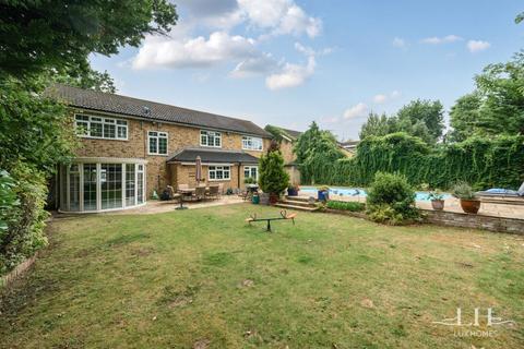 5 bedroom detached house for sale, Yevele Way, Emerson Park