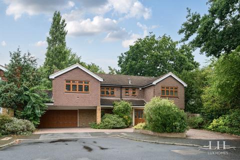 5 bedroom detached house for sale, Yevele Way, Emerson Park