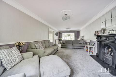 5 bedroom detached house for sale, Yevele Way, Emerson Park