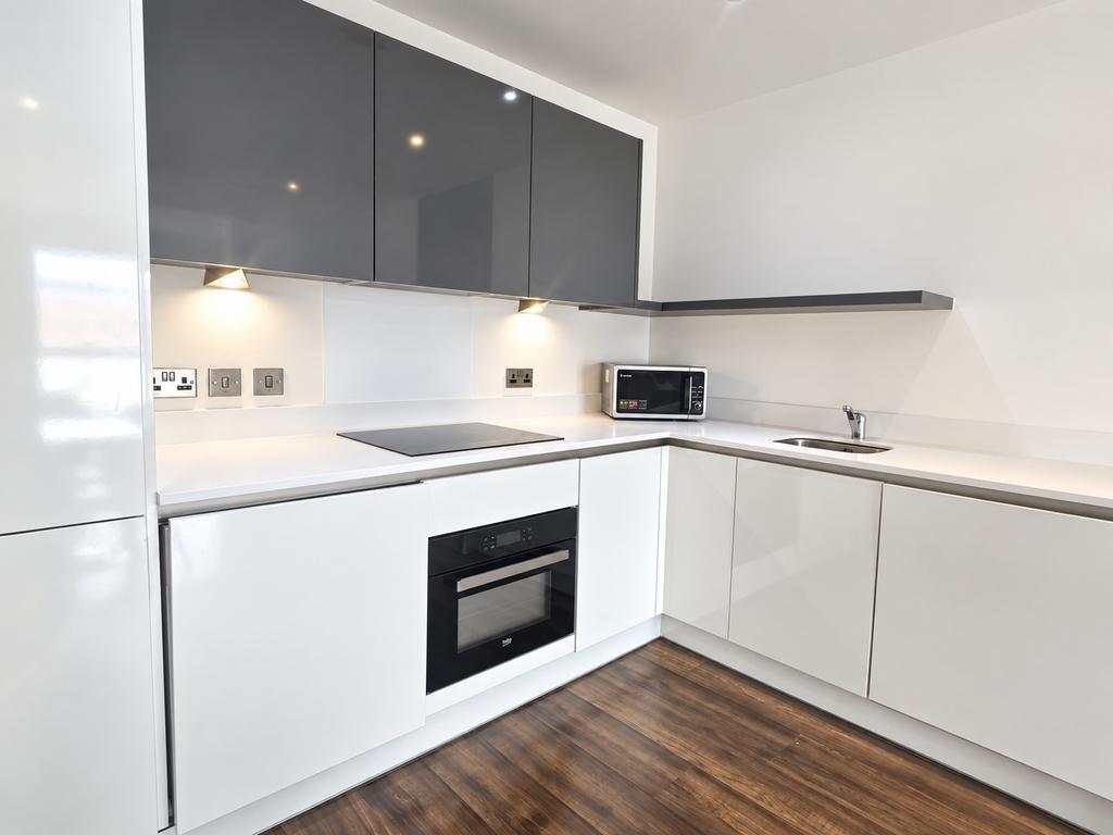 Apartment in West Midlands - View 4