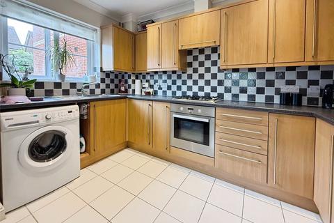 undefined, Fircroft Close, Tilehurst, Reading