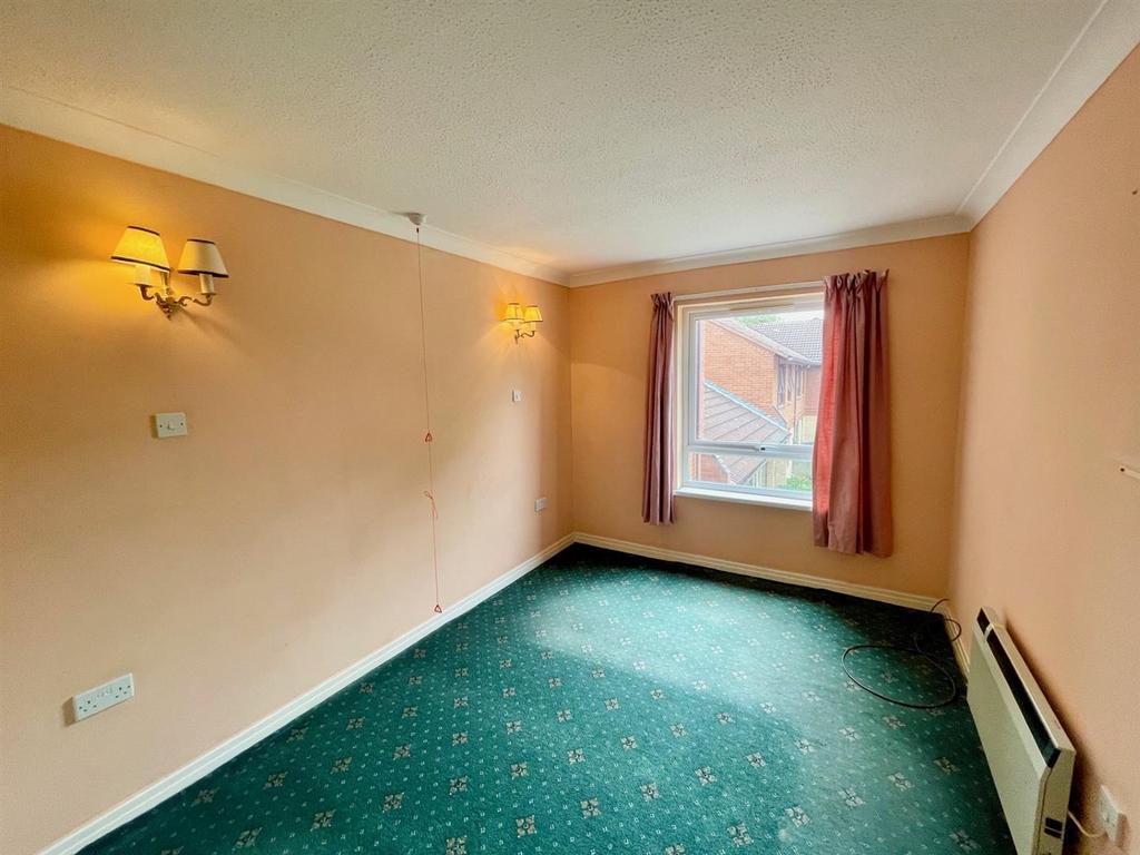 Bedroom 1.jpg
