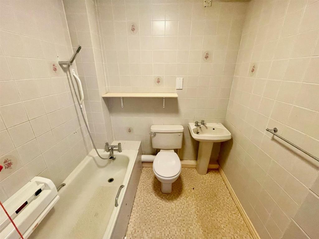 Bathroom.jpg