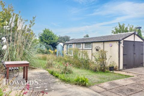 3 bedroom detached house for sale, Bishops Walk, Gunton