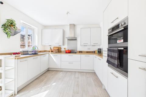 4 Wadley Close, Gloucester, GL1 3FE