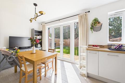 4 Wadley Close, Gloucester, GL1 3FE