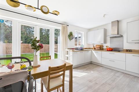 4 Wadley Close, Gloucester, GL1 3FE