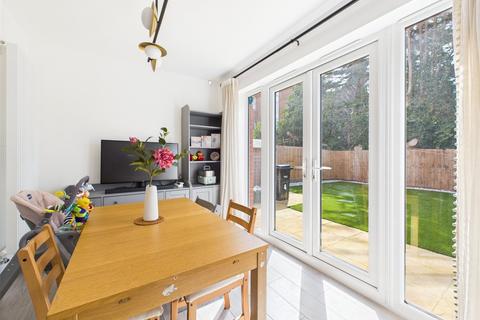 4 Wadley Close, Gloucester, GL1 3FE