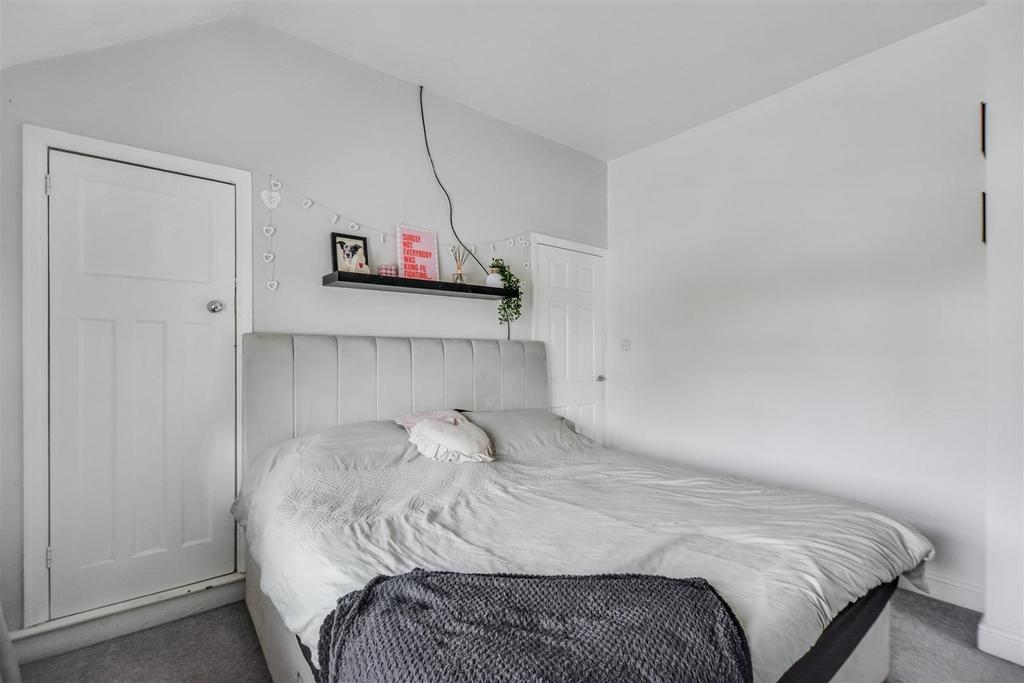 Bedroom 1 2.jpeg