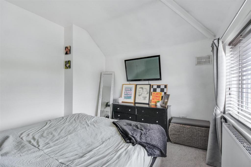 Bedroom 1 3.jpeg