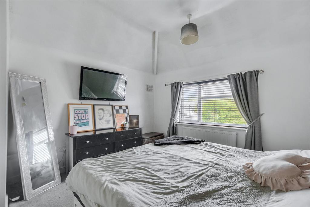 Bedroom 1 1.jpeg