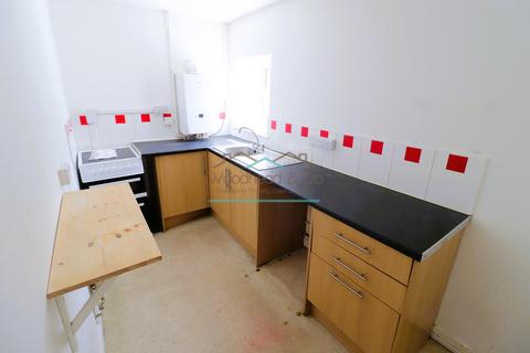 2 bedroom triplex to rent, Sheep Street, Wellingborough, NN8 1BZ