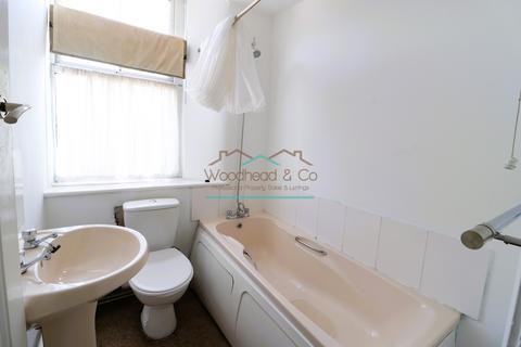 2 bedroom triplex to rent, Sheep Street, Wellingborough, NN8 1BZ