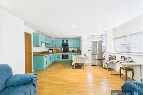 2 bedroom apartment for sale, Landmark House, 11 Broadway, Bradford, West Yorkshire, BD1