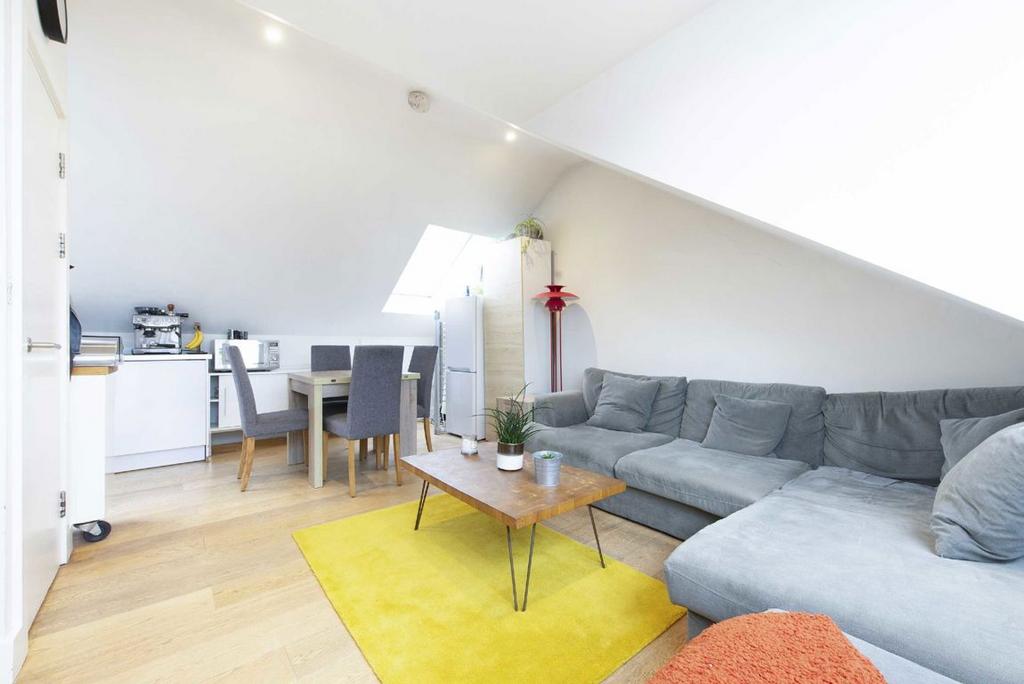 Apartment in London - View 2