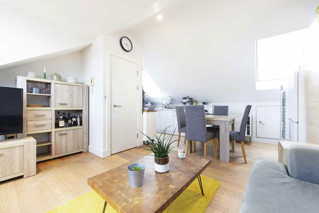 Apartment in London - View 3