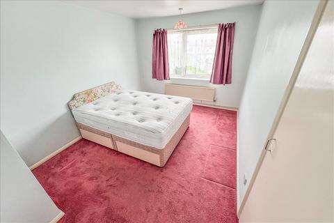 12 The Dell, Feltham, TW14 0JF