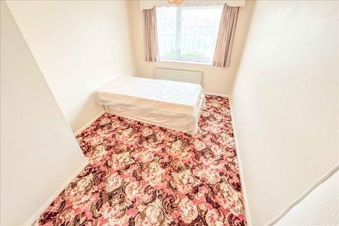 12 The Dell, Feltham, TW14 0JF