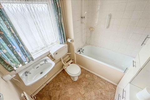 12 The Dell, Feltham, TW14 0JF