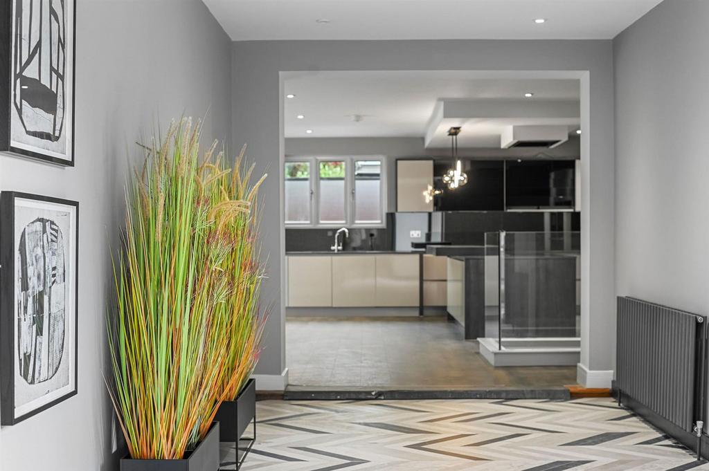 OL-WAZ-2 Glanthams Close-52.jpg