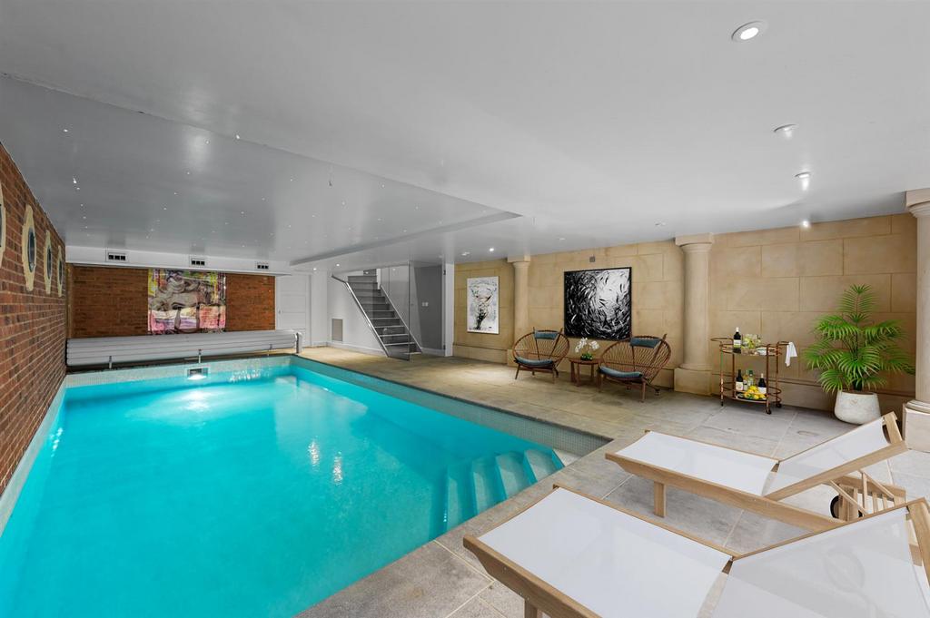 OL-WAZ-2 Glanthams Close-SWIMMINGPOOL.jpg