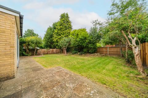 3 Sherborne Walk, Leatherhead, KT22 8UL