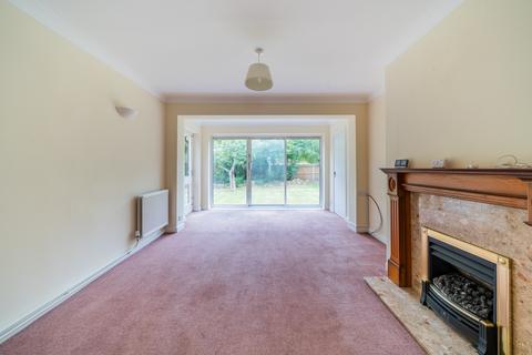 3 Sherborne Walk, Leatherhead, KT22 8UL