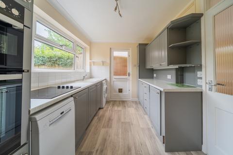 3 Sherborne Walk, Leatherhead, KT22 8UL